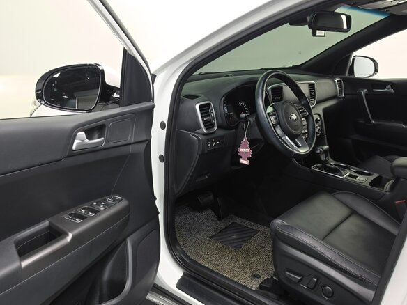 2021 Kia Sportage IV Рестайлинг, белый, 1859000 рублей - вид 6