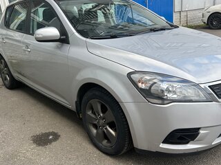2010 Kia Ceed I Рестайлинг, серебристый, 730000 рублей, вид 1