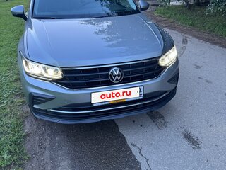 2021 Volkswagen Tiguan II Рестайлинг, серебристый, 4150000 рублей, вид 1