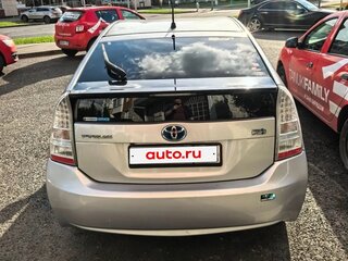 2010 Toyota Prius III (XW30), серебристый, 900000 рублей, вид 5