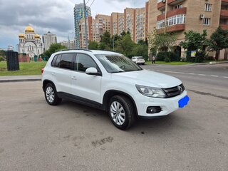 2016 Volkswagen Tiguan I Рестайлинг, белый, 1445000 рублей, вид 2