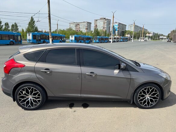 2013 Ford Focus III, серый, 970000 рублей - вид 3
