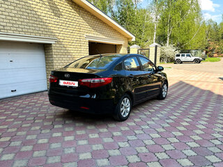 2013 Kia Rio III, чёрный, 700000 рублей, вид 5