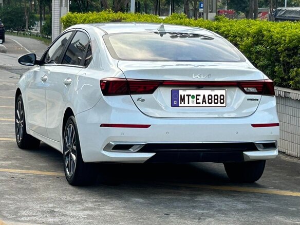 2022 Kia K3 II (China Market) Рестайлинг, белый, 1313000 рублей - вид 5