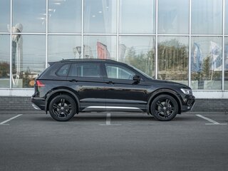 2018 Volkswagen Tiguan II, чёрный, 3000000 рублей, вид 5