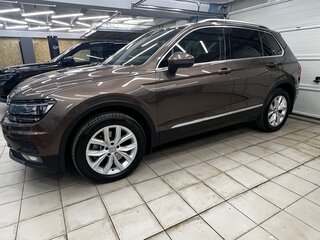 2018 Volkswagen Tiguan II, коричневый, 2359000 рублей, вид 4