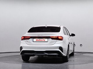 2024 Kia K3 II Рестайлинг, белый, 1950000 рублей, вид 4