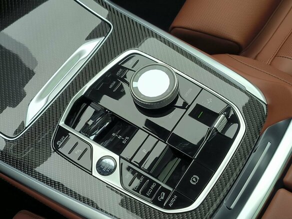 2025 BMW X7 40d I (G07) Рестайлинг, чёрный, 18300000 рублей - вид 18