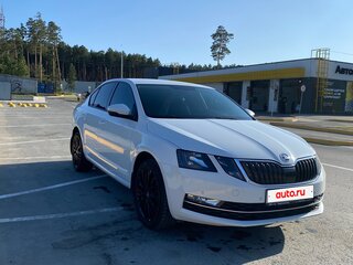 2017 Skoda Octavia III (A7) Рестайлинг, белый, 1800000 рублей, вид 2