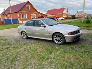 2001 BMW 5 серии 525i IV (E39) Рестайлинг, серебристый, 530000 рублей, вид 3