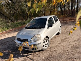 2004 Toyota Yaris I Рестайлинг, серебристый, 340000 рублей, вид 1