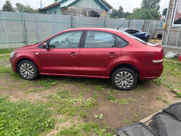 2011 Volkswagen Polo V, красный - вид 8
