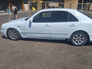 1999 Mercedes-Benz E-Класс 200 II (W210, S210) Рестайлинг, белый, 330000 рублей, вид 3