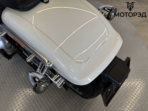 2018 Harley-Davidson Fat Boy, белый, 1985000 рублей - вид 12