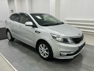 2017 Kia Rio III Рестайлинг, серебристый, 1070000 рублей, вид 3
