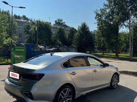 2021 Kia Cerato IV, серебристый, 1600000 рублей, вид 2
