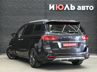 2020 Kia Carnival III, серый, 3130000 рублей, вид 4