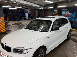 2009 BMW 1 серии 130i I (E81/E82/E87/E88) Рестайлинг, белый, 1500000 рублей, вид 1