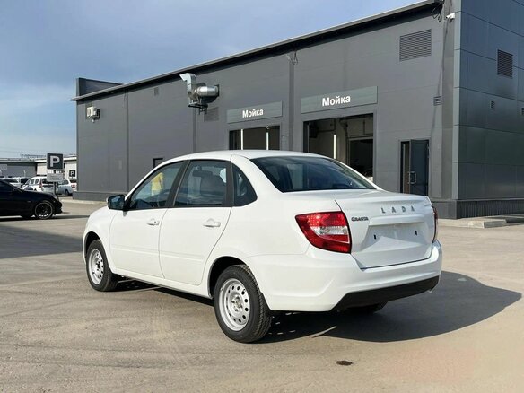 2026 Lada (ВАЗ) Granta I Рестайлинг, белый, 1068000 рублей - вид 4