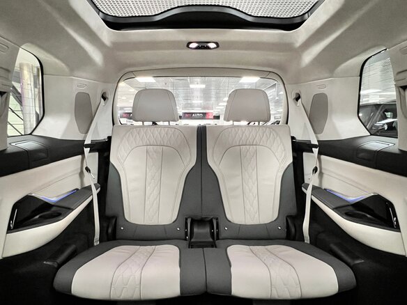 2025 BMW X7 40d I (G07) Рестайлинг, чёрный, 15499000 рублей - вид 36
