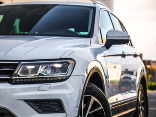 2018 Volkswagen Tiguan II, белый, 2222777 рублей, вид 2