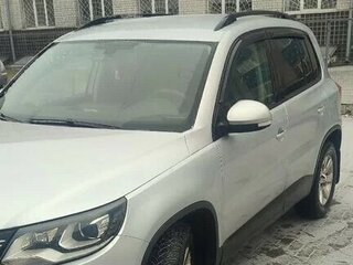 2012 Volkswagen Tiguan I Рестайлинг, серебристый, 1350000 рублей, вид 1
