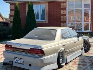 1991 Nissan Laurel VI (C33), бежевый, 1250000 рублей, вид 4