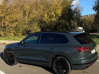 2019 Volkswagen Touareg III, серый, 5700000 рублей, вид 4