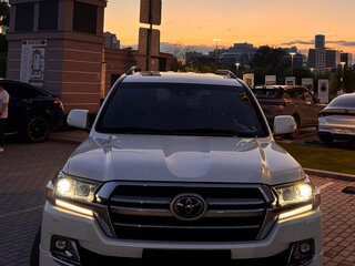 2019 Toyota Land Cruiser 200 Series Рестайлинг 2, белый, 9300000 рублей, вид 2