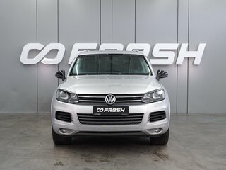 2013 Volkswagen Touareg II, серебристый, 1799000 рублей, вид 3