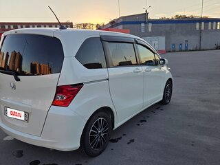 2009 Honda Freed I, белый, 920000 рублей, вид 3