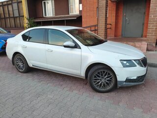 2019 Skoda Octavia III (A7) Рестайлинг, белый, 1350000 рублей, вид 1