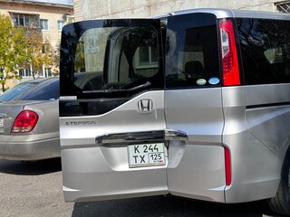 2017 Honda Stepwgn Spada V, серебристый, 1900000 рублей, вид 5