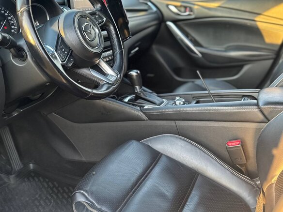 2018 Mazda 6 III (GJ) Рестайлинг, белый, 2400000 рублей - вид 3