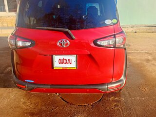 2019 Toyota Sienta II Рестайлинг, красный, 1700000 рублей, вид 3