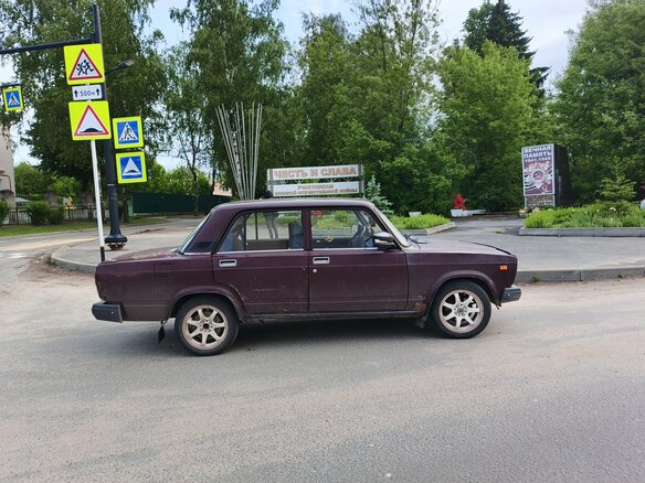 2006 Lada (ВАЗ) 2107, пурпурный, 140000 рублей - вид 2