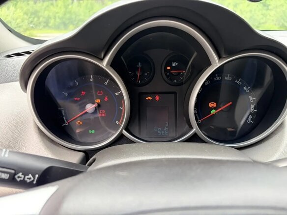 2011 Chevrolet Cruze I, белый, 460000 рублей - вид 9