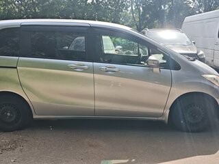 2012 Honda Freed I Рестайлинг, серебристый, 1200000 рублей, вид 3