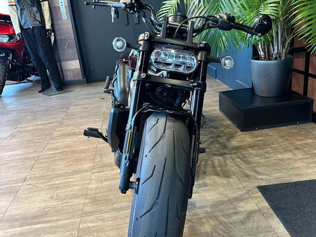 2021 Harley-Davidson Sportster S, пурпурный, 1450000 рублей, вид 3