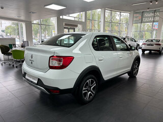 2022 Renault Logan Stepway II Рестайлинг, белый, 1286000 рублей, вид 4