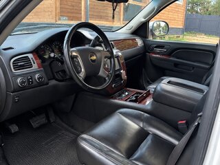 2013 Chevrolet Tahoe 6AT III, белый, 1600000 рублей, вид 3