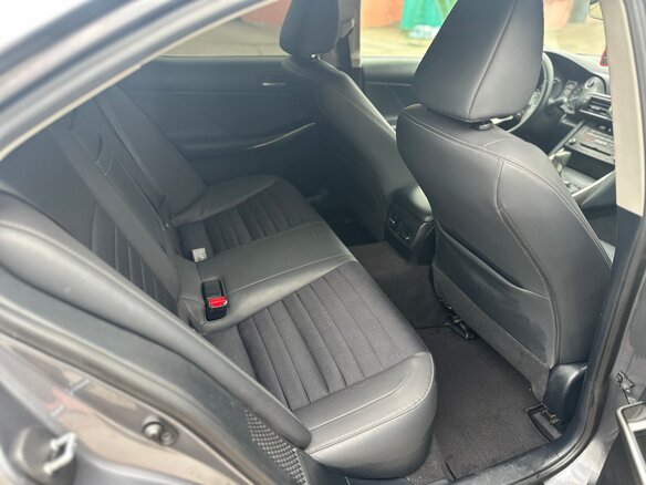2019 Lexus IS 300h III Рестайлинг, серый, 2900000 рублей - вид 12