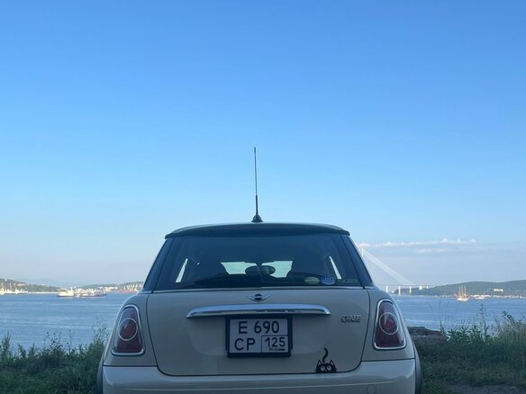 2011 Mini Hatch One II (R56) Рестайлинг, бежевый, 700000 рублей - вид 2