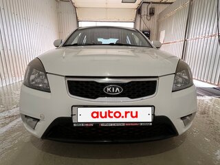 2011 Kia Rio II Рестайлинг, белый, 650000 рублей, вид 1