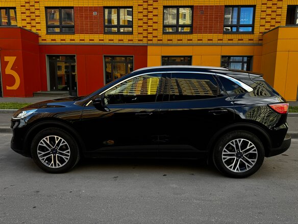 2020 Ford Kuga III, чёрный - вид 3