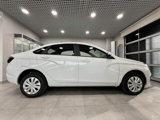 2026 Lada (ВАЗ) Vesta I Рестайлинг (NG), белый, 1668487 рублей, вид 4
