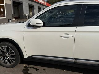 2018 Mitsubishi Outlander III Рестайлинг 2, белый, 1900000 рублей, вид 4