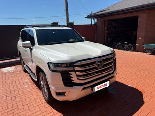 2021 Toyota Land Cruiser 300 Series, белый, 9500000 рублей, вид 2