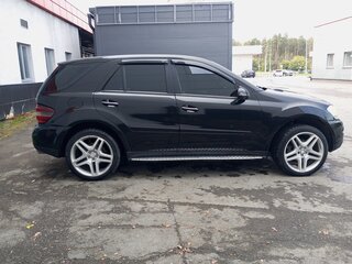 2005 Mercedes-Benz M-Класс 350 II (W164), чёрный, 1300000 рублей, вид 1