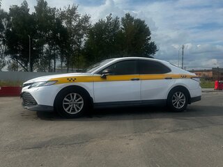 2021 Toyota Camry VIII (XV70), белый, 1900000 рублей, вид 3